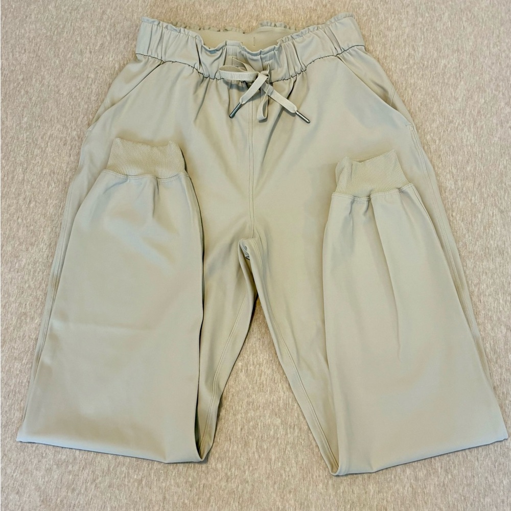 ❗️SALE❗️✨NWOT✨lululemon athletica Women’s Drawcord Cargo/Joggers pants